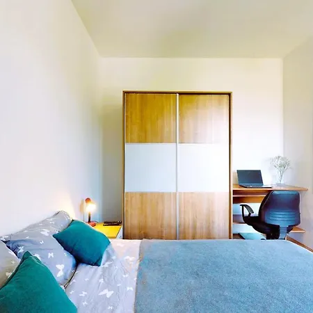 Modern Budget For Up To 5 Guests * Split