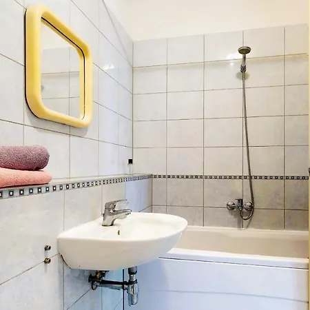 Modern Budget For Up To 5 Guests Apartmán Split